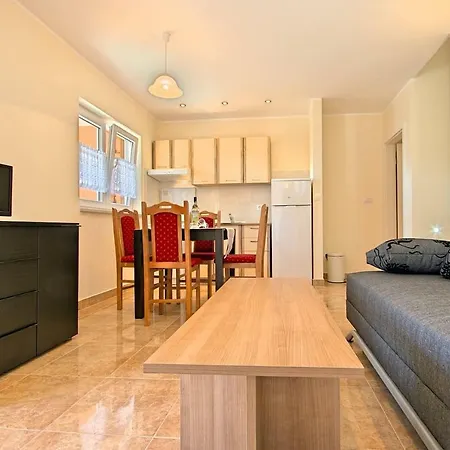 Apartman Matija 2 *